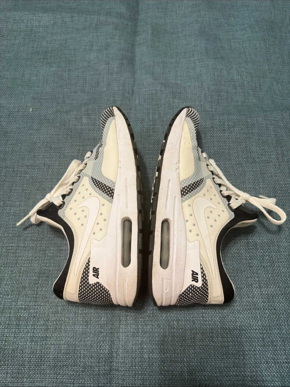 Nike Air Max Zero Sneakers Size 5Y Cream and Black Mesh Material Oreo 881224-001